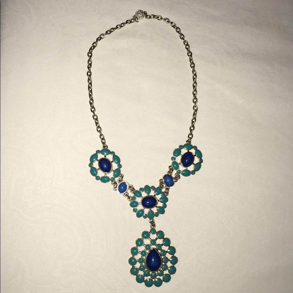 Beautiful Necklace with magnetic clasp!!